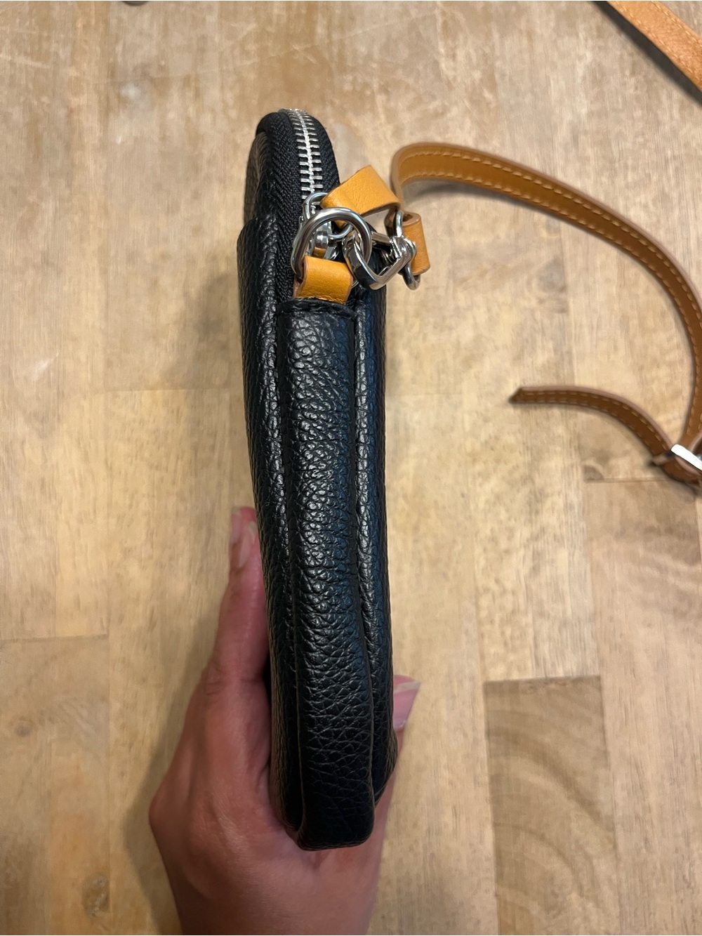 Divina Firenze Made in Italy Genuine Leather Crossbody - Picture 6 of 8
